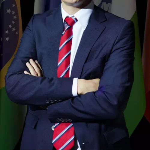 Prefeito anuncia reforma administrativa para reduzir gastos públicos