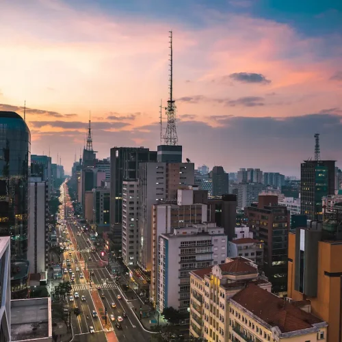 Prefeitura inaugura nova praça no centro da cidade