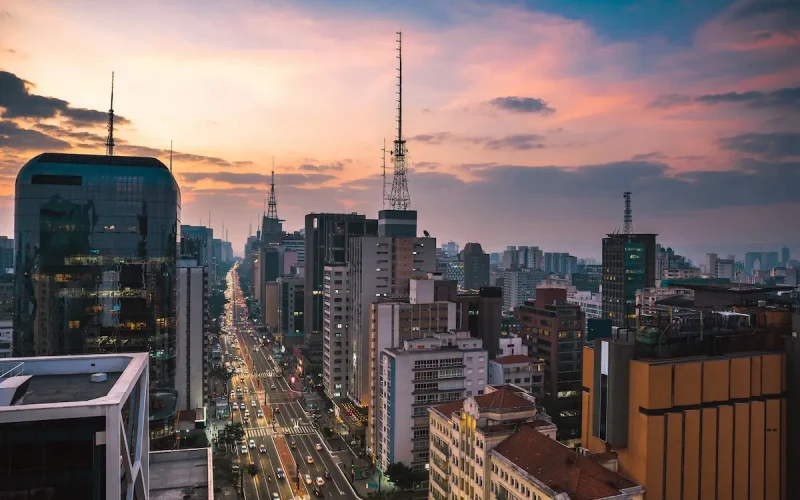 Prefeitura inaugura nova praça no centro da cidade