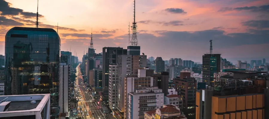 Prefeitura inaugura nova praça no centro da cidade